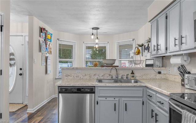 2780 Inglewood LN, Virginia Beach, VA 23456