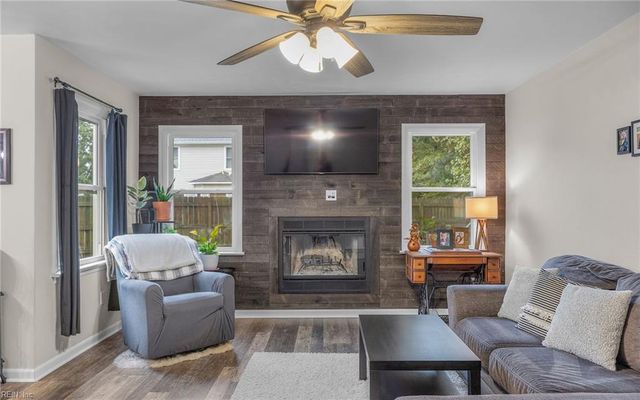 2780 Inglewood LN, Virginia Beach, VA 23456