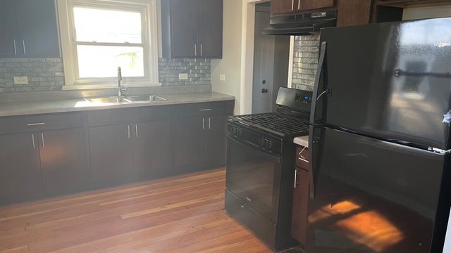 15711 Whipple Avenue, Markham, IL 60428