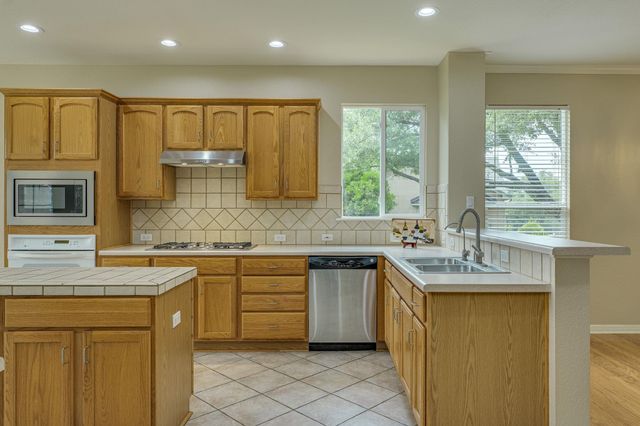 107 Liatris LN, Georgetown, TX 78633