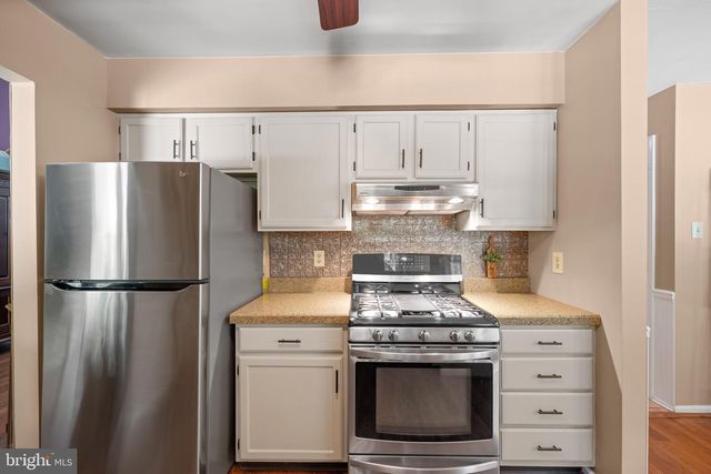 5 CARR LN, Sicklerville, NJ 08081