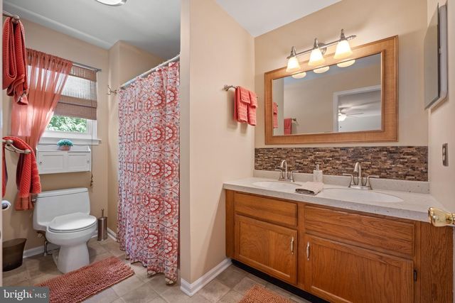 5 CARR LN, Sicklerville, NJ 08081