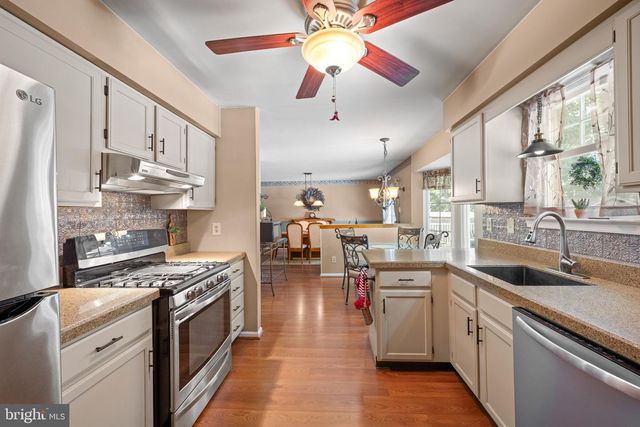 5 CARR LN, Sicklerville, NJ 08081