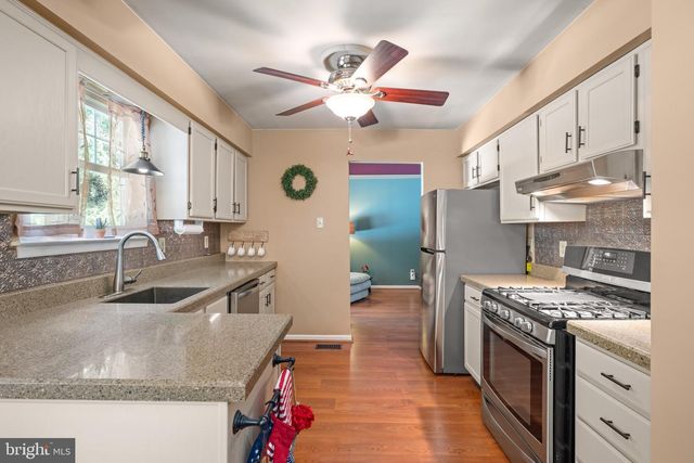 5 CARR LN, Sicklerville, NJ 08081