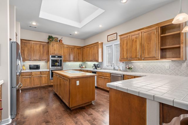 2 Jasperwood CT, Austin, TX 78738