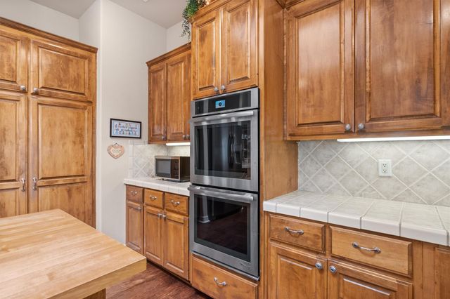 2 Jasperwood CT, Austin, TX 78738