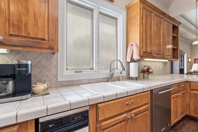 2 Jasperwood CT, Austin, TX 78738