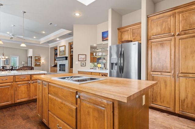 2 Jasperwood CT, Austin, TX 78738