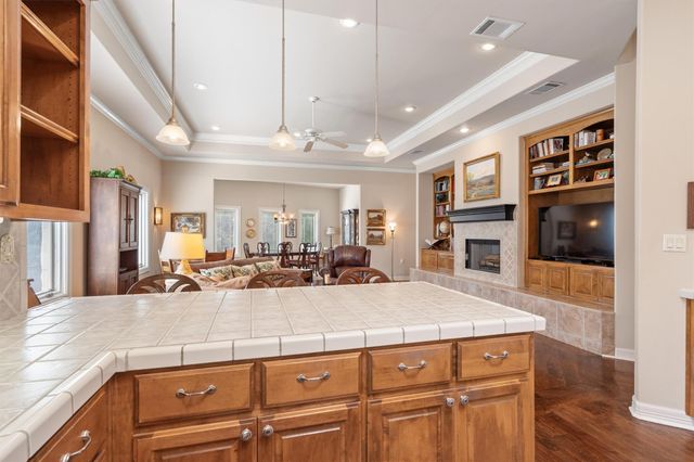 2 Jasperwood CT, Austin, TX 78738
