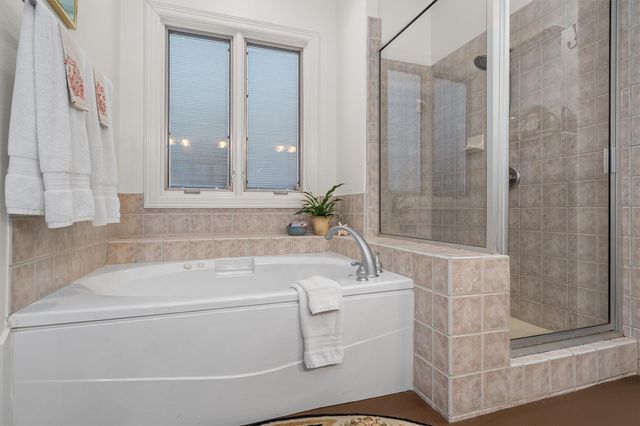 2 Jasperwood CT, Austin, TX 78738