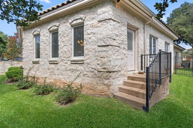 2 Jasperwood CT, Austin, TX 78738