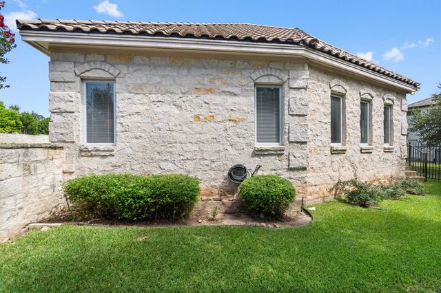 2 Jasperwood CT, Austin, TX 78738