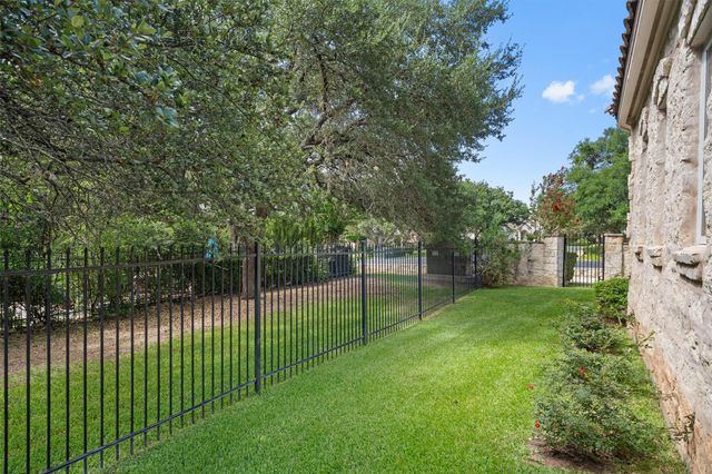 2 Jasperwood CT, Austin, TX 78738