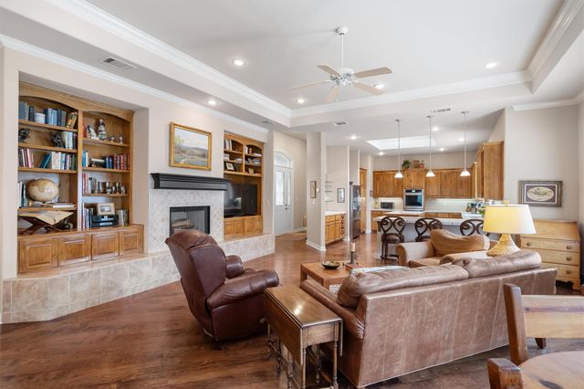 2 Jasperwood CT, Austin, TX 78738