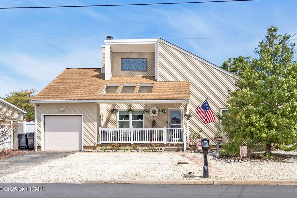 1083 Walter Boulevard, Manahawkin, NJ 08050