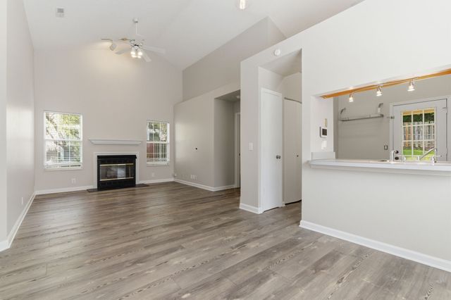 5910 Colchester Dr, Hermitage, TN 37076