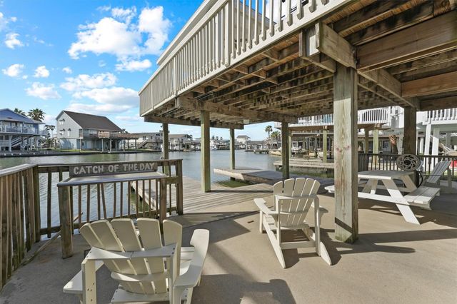 16603 Jamaica Cove Road, Jamaica Beach, TX 77554