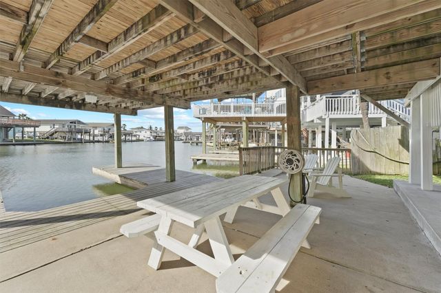 16603 Jamaica Cove Road, Jamaica Beach, TX 77554