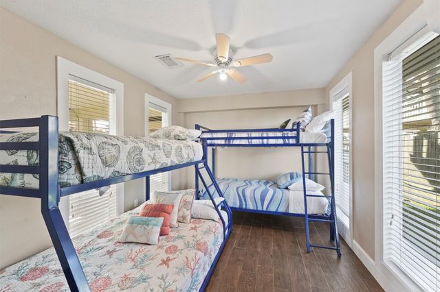 16603 Jamaica Cove Road, Jamaica Beach, TX 77554