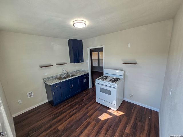 1124 Fenfield, San Antonio, TX 78211