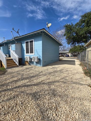 1124 Fenfield, San Antonio, TX 78211