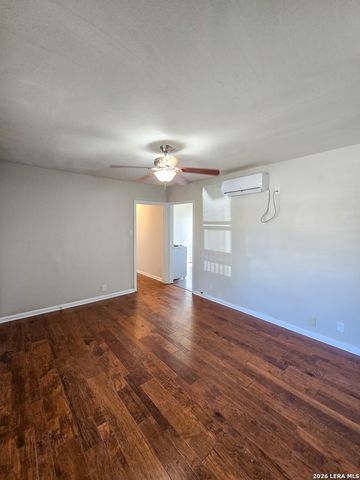 1124 Fenfield, San Antonio, TX 78211