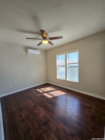 1124 Fenfield, San Antonio, TX 78211