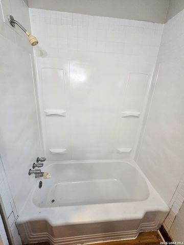 1124 Fenfield, San Antonio, TX 78211