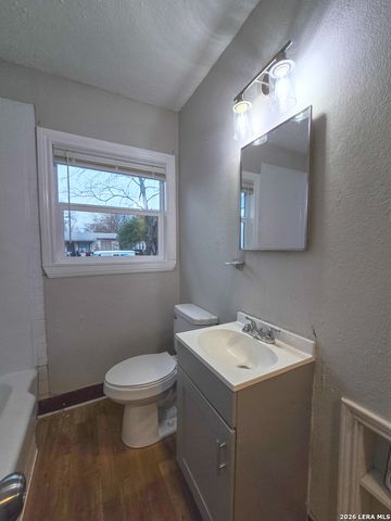 1124 Fenfield, San Antonio, TX 78211