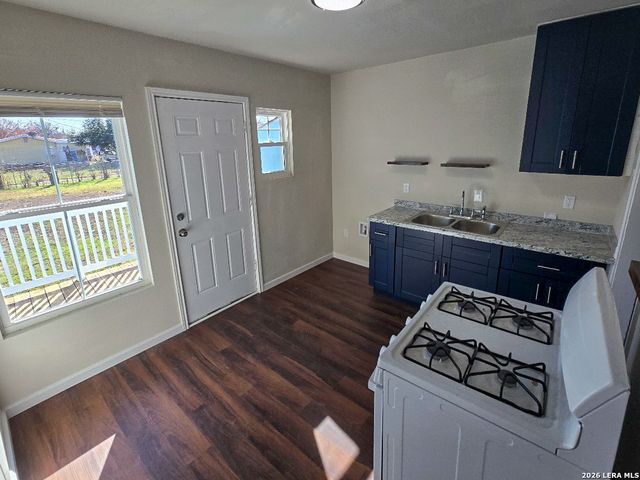 1124 Fenfield, San Antonio, TX 78211