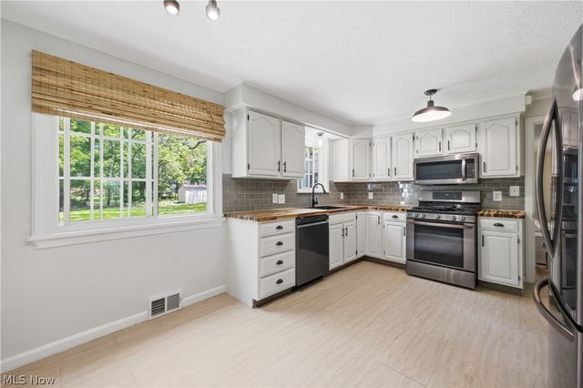 8021 Middlesex Road, Mentor, OH 44060
