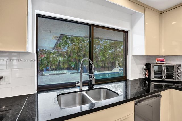 1451 NW 81st Ave, Coral Springs, FL 33071