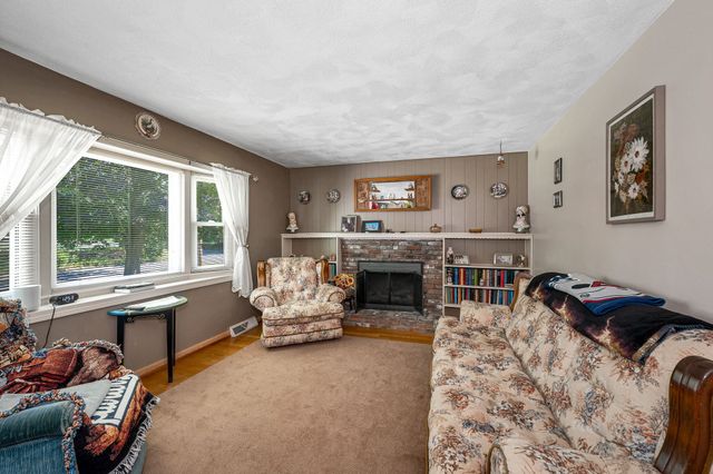 25 Naushon Rd, Billerica, MA 01821