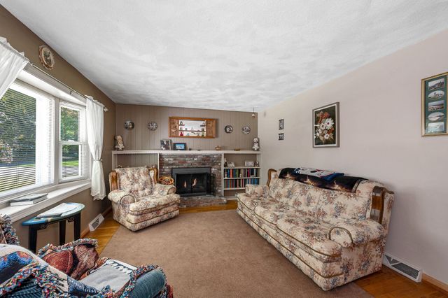 25 Naushon Rd, Billerica, MA 01821