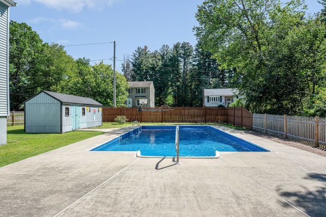 25 Naushon Rd, Billerica, MA 01821