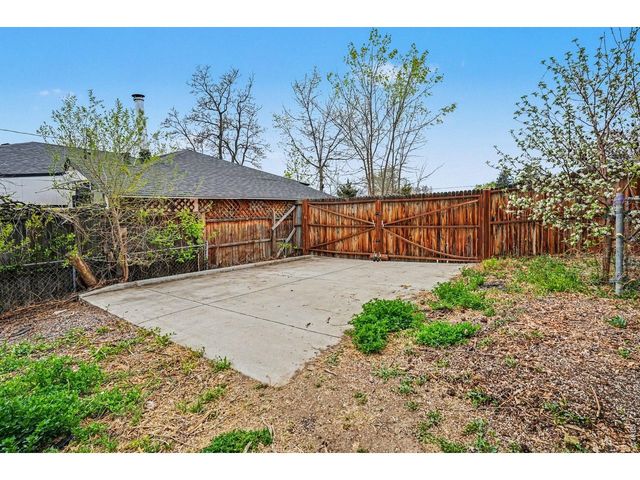 10710 Larry Dr, Northglenn, CO 80233