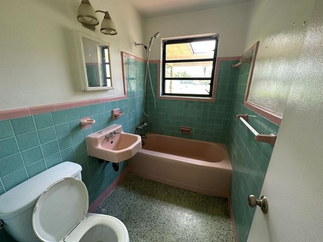 101-111 NE 148th Street 111, Miami, FL 33161