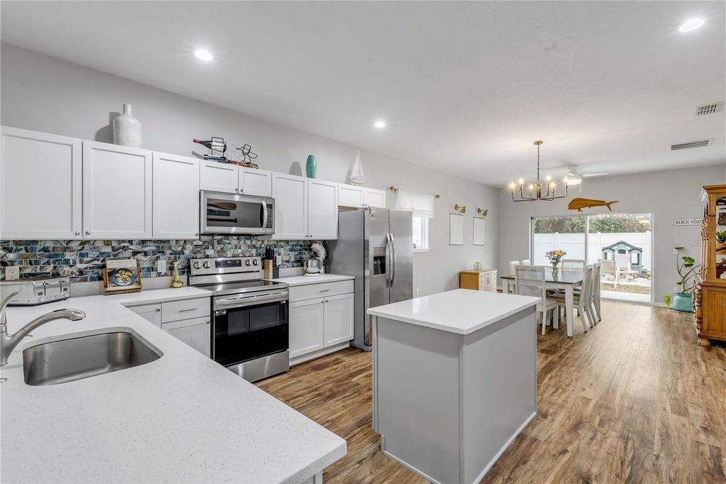 Image 15 of property listing at 3330 WILLOW OAK DRIVE, Edgewater, FL 32141