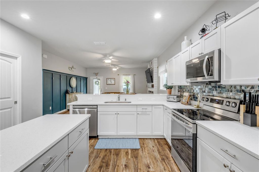 Image 19 of property listing at 3330 WILLOW OAK DRIVE, Edgewater, FL 32141