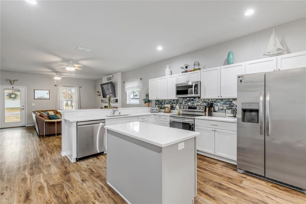 Image 21 of property listing at 3330 WILLOW OAK DRIVE, Edgewater, FL 32141