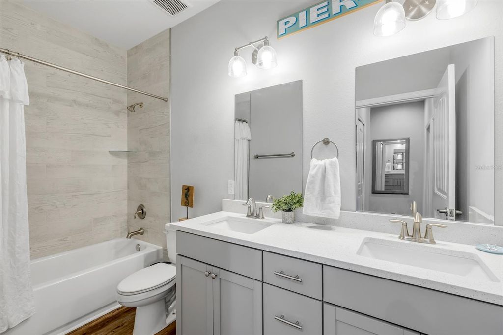 Image 31 of property listing at 3330 WILLOW OAK DRIVE, Edgewater, FL 32141