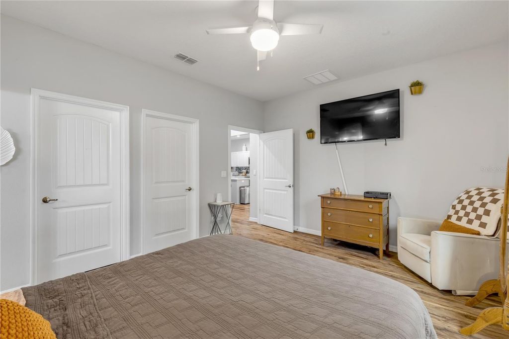 Image 35 of property listing at 3330 WILLOW OAK DRIVE, Edgewater, FL 32141