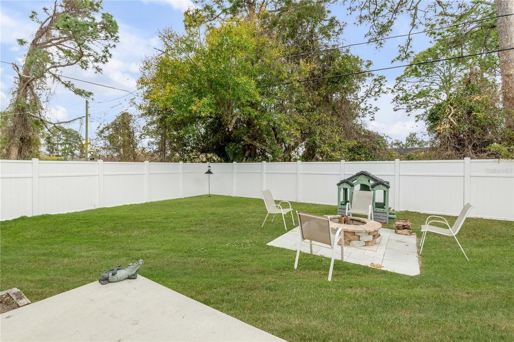 Image 44 of property listing at 3330 WILLOW OAK DRIVE, Edgewater, FL 32141