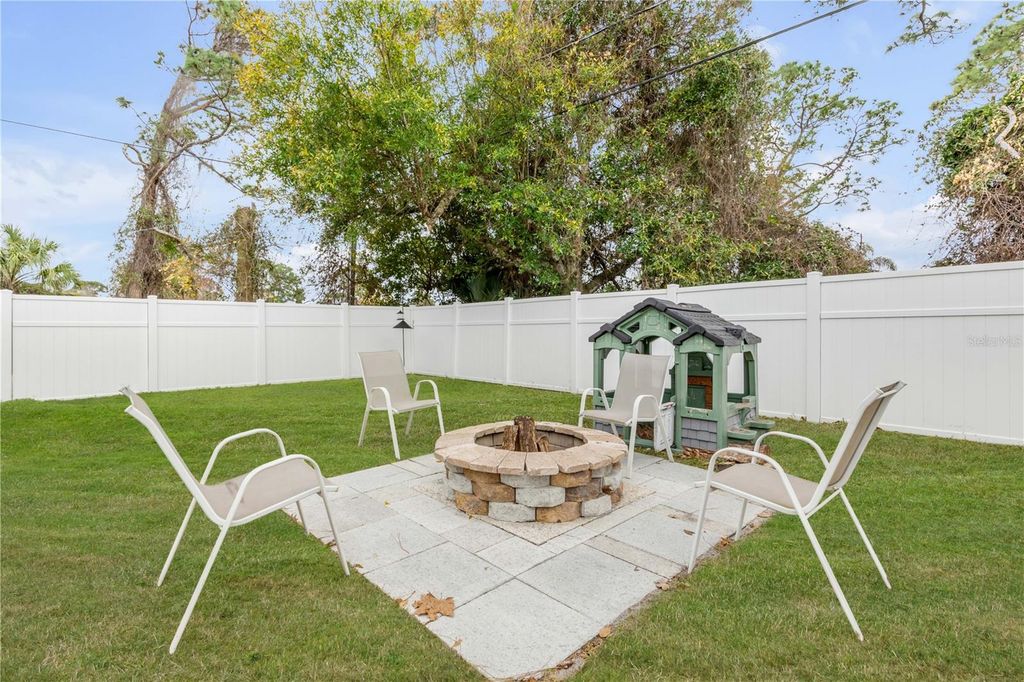 Image 48 of property listing at 3330 WILLOW OAK DRIVE, Edgewater, FL 32141