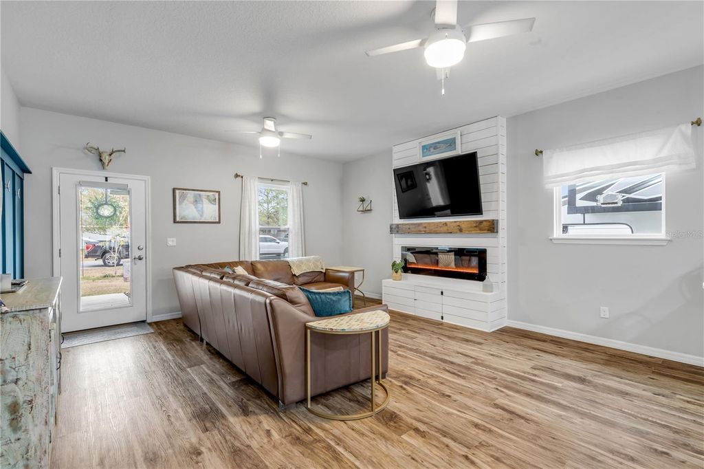 Image 6 of property listing at 3330 WILLOW OAK DRIVE, Edgewater, FL 32141