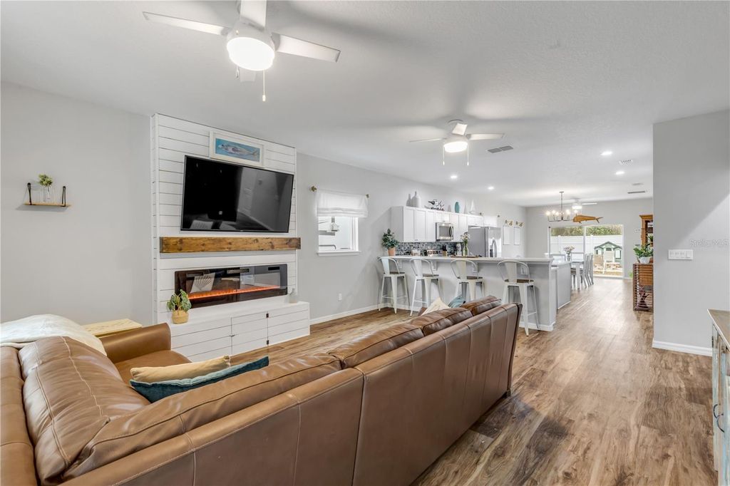 Image 7 of property listing at 3330 WILLOW OAK DRIVE, Edgewater, FL 32141