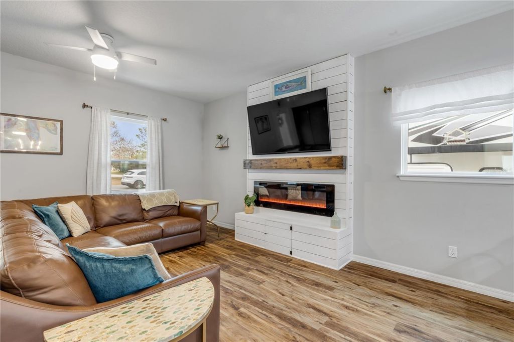 Image 8 of property listing at 3330 WILLOW OAK DRIVE, Edgewater, FL 32141