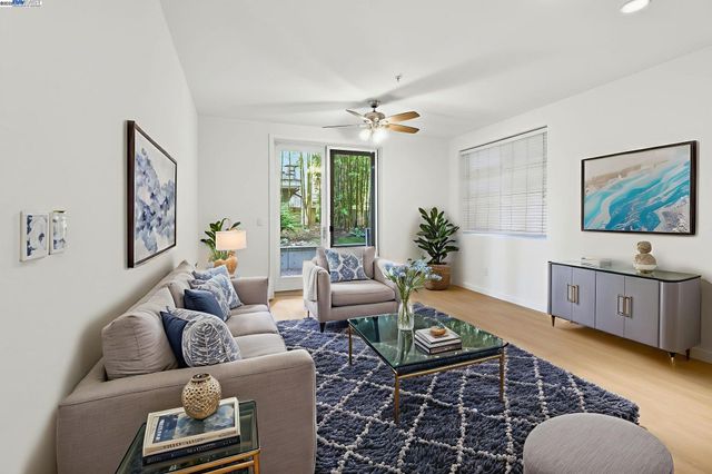 3090 Glascock Street 102, Oakland, CA 94601