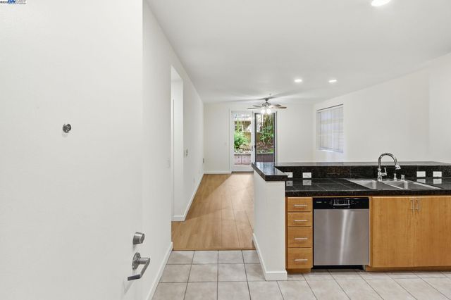 3090 Glascock Street 102, Oakland, CA 94601