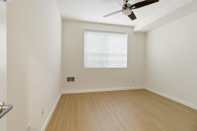 3090 Glascock Street 102, Oakland, CA 94601